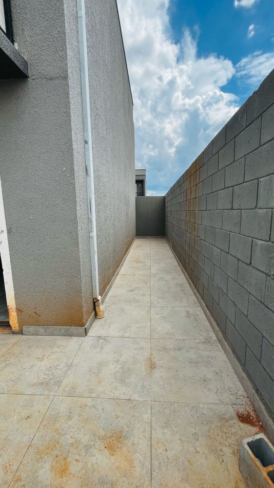 QUINTAL COM CORREDOR