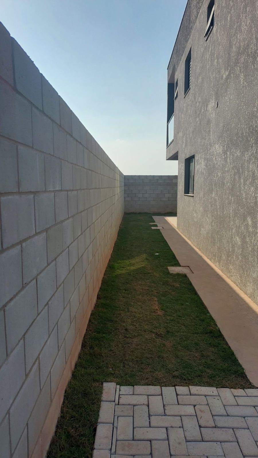 CORREDOR LATERAL CASA