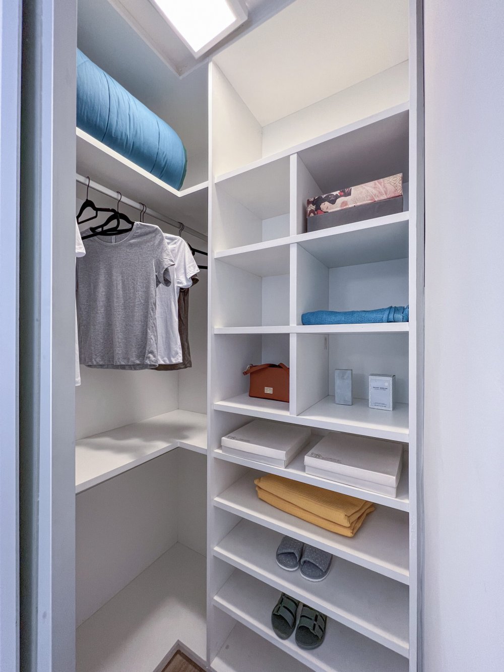 CLOSET