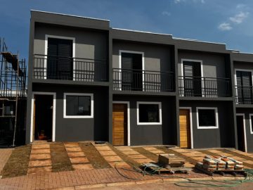 Casa em Condomínio à Venda